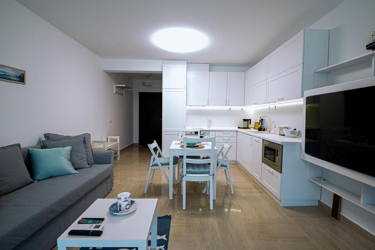 Stylish 1-Bd Apartment In St Constantine And Helena By Flat Mаnager 산콘스탄틴앤헬레나 외부 사진